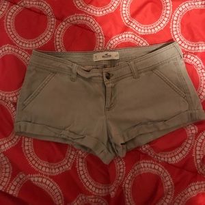 Size 5 (W27)  khaki hollister shorts